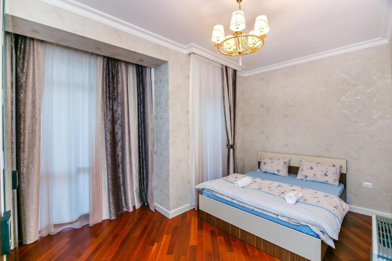 Lux Family Apartment In City Center Baku Exterior foto