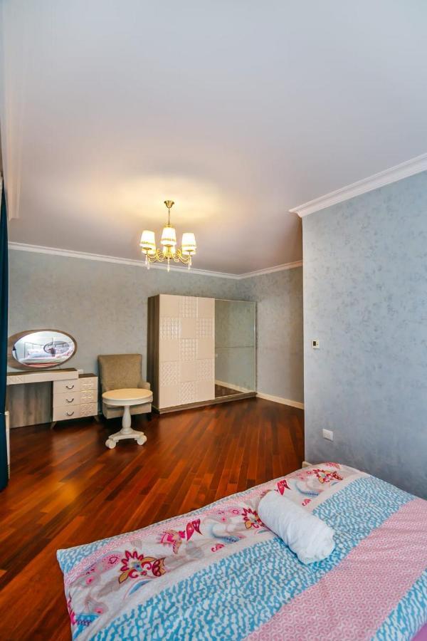 Lux Family Apartment In City Center Baku Exterior foto